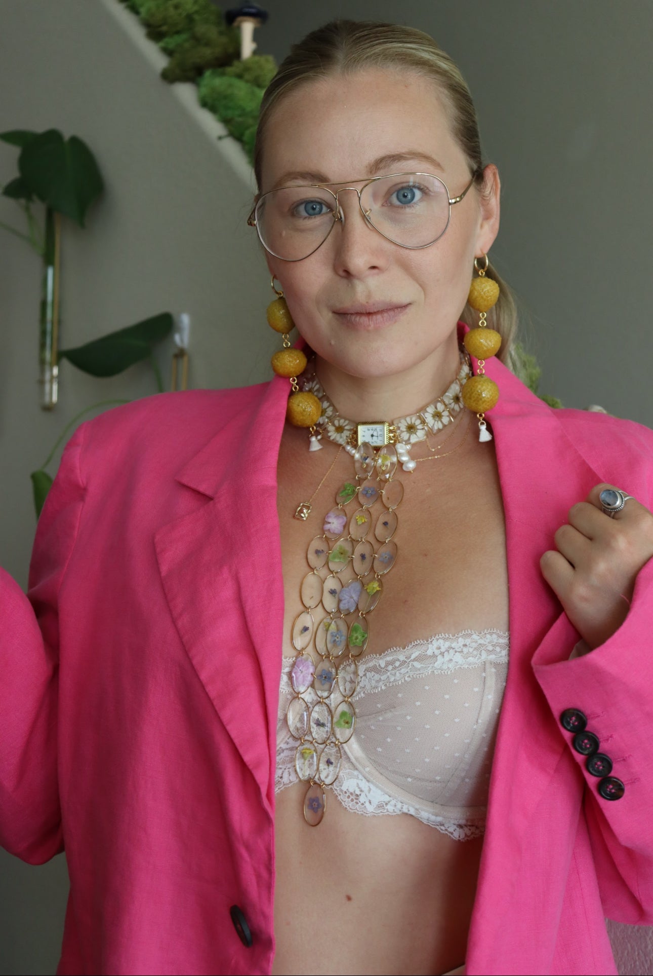 Wildflower Pearl Neck Tie