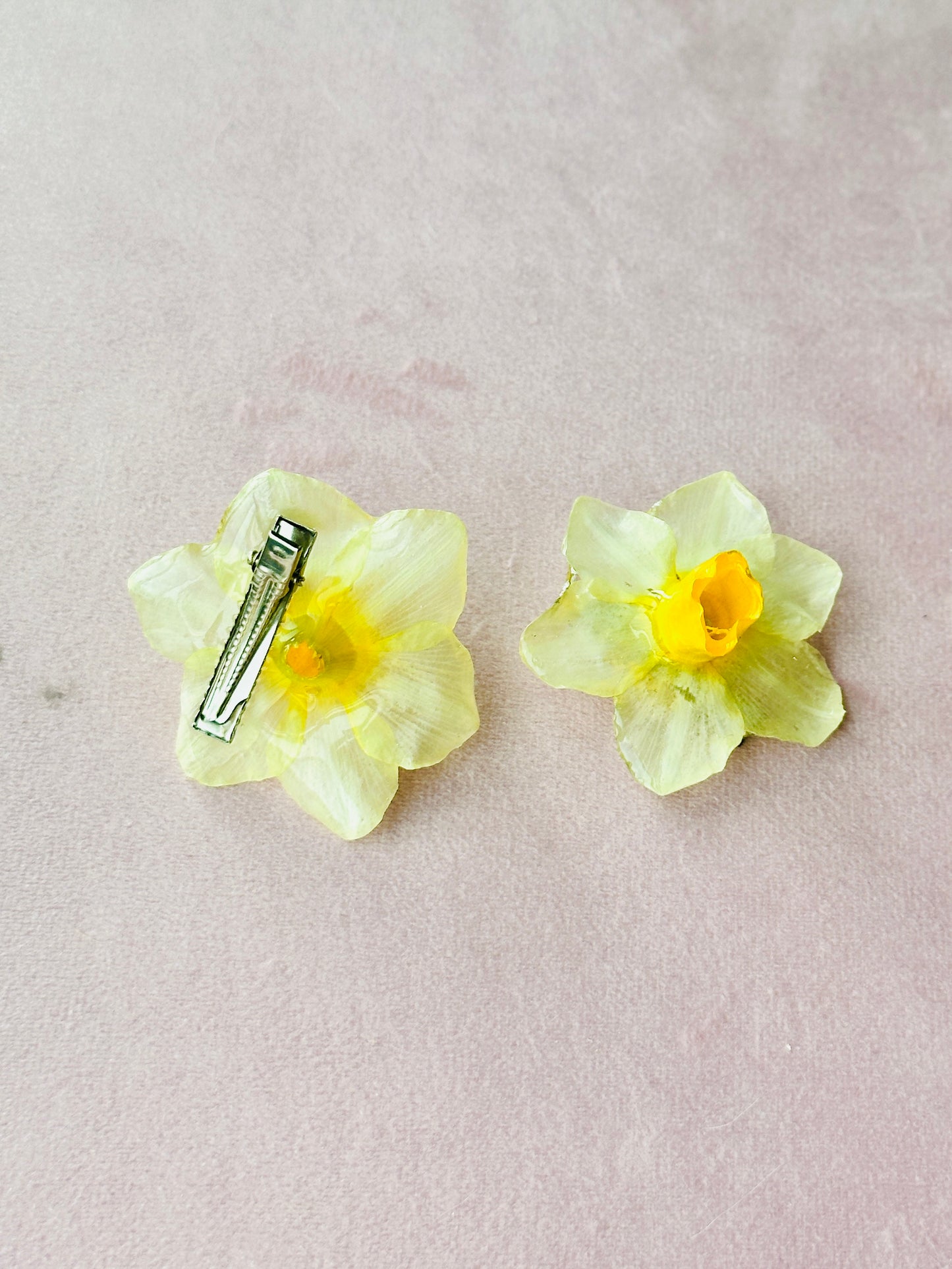 White Daffodil Hair Clip