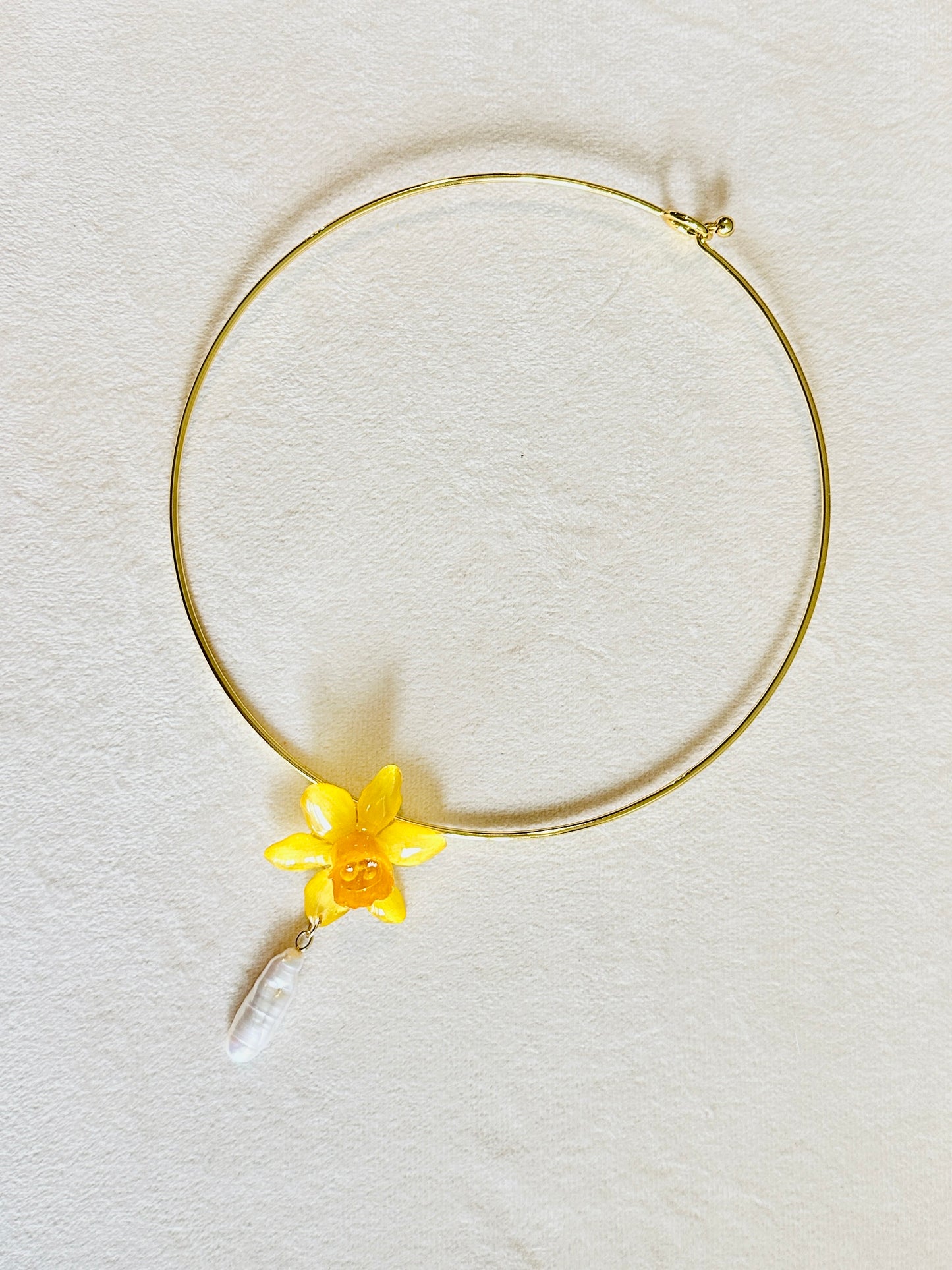 Daffodil Pearl Wire Necklace