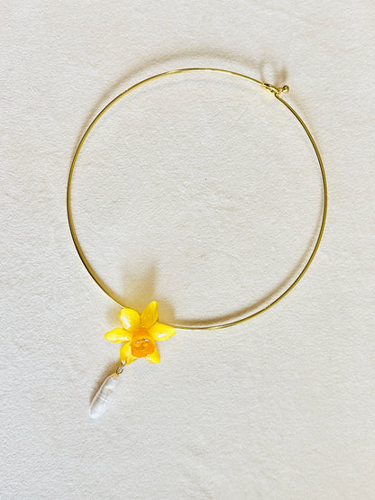 Daffodil Pearl Wire Necklace