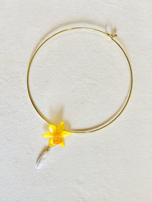 Daffodil Pearl Wire Necklace