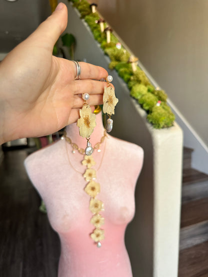 Pressed White Rose Drop Choker