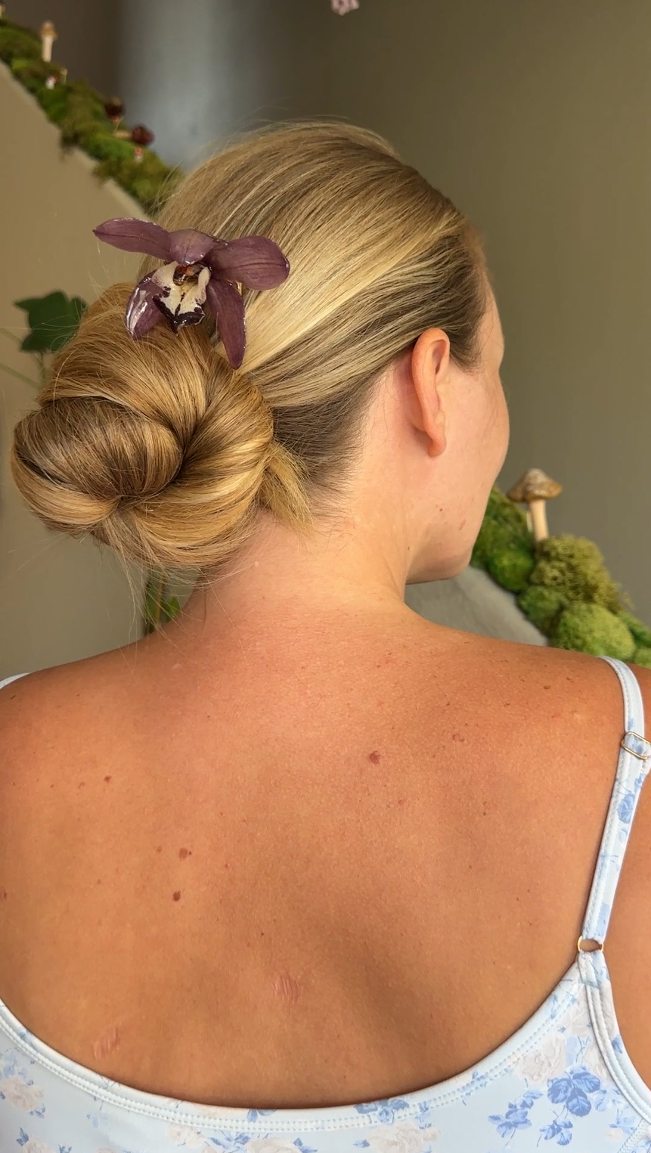 Mini Cymbidium French Pin