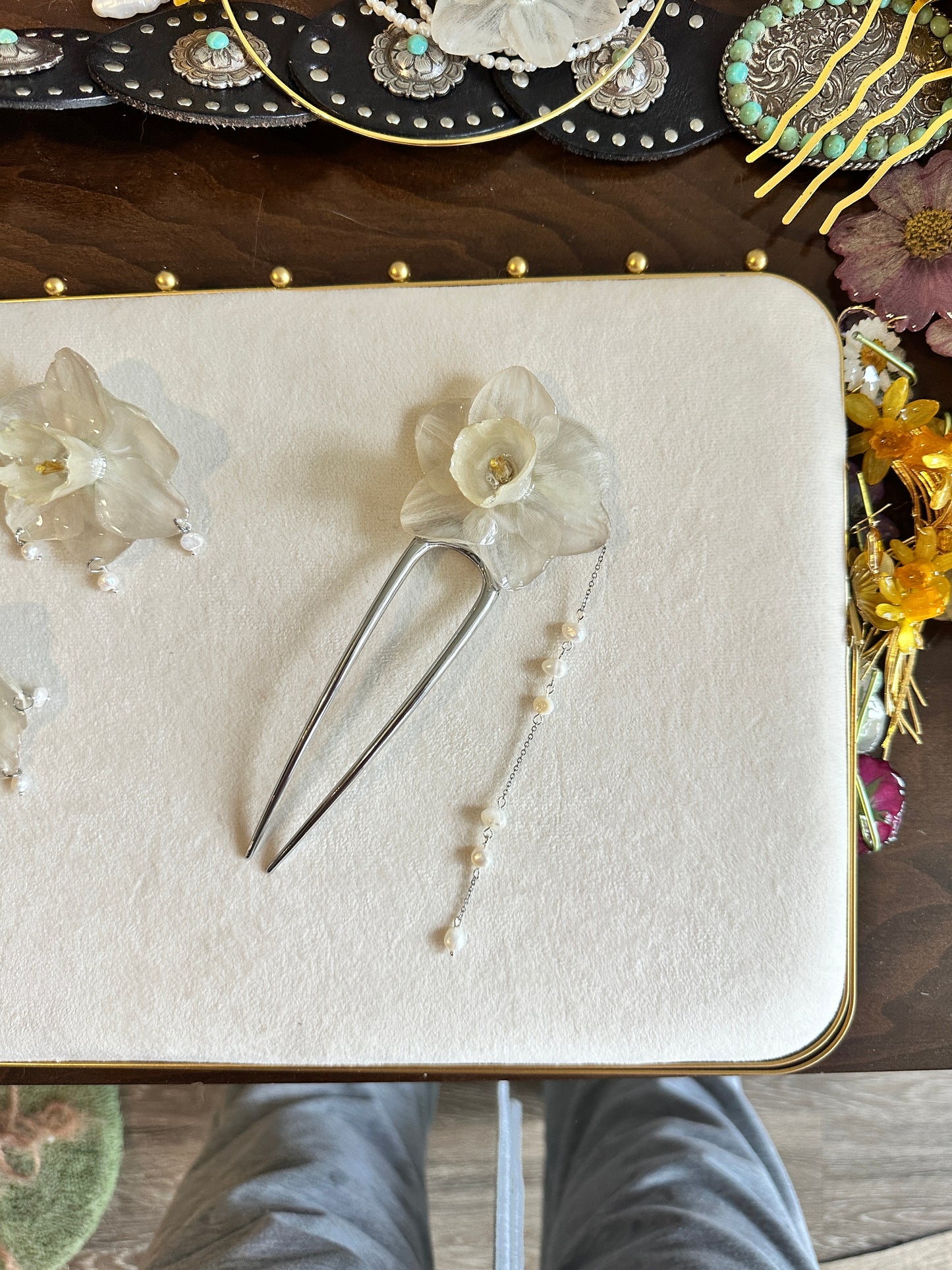 White Daffodil French Pin