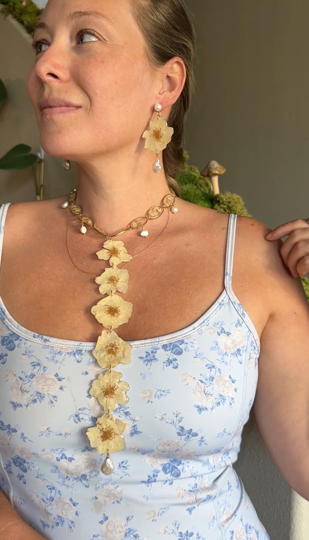Pressed White Rose Drop Choker