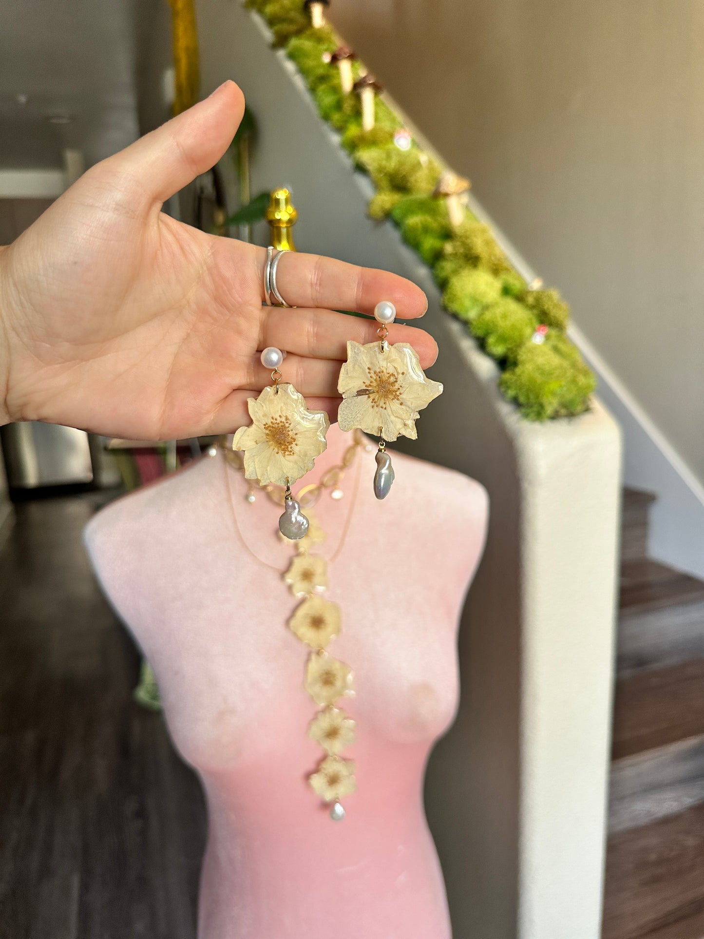 Pressed White Rose Drop Choker