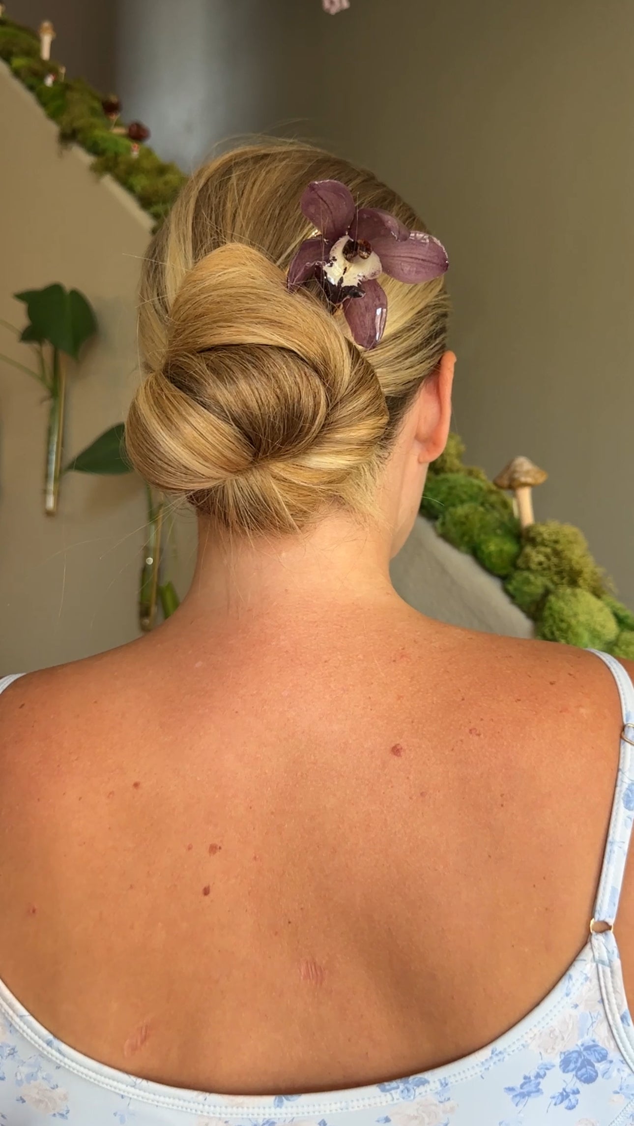 Mini Cymbidium French Pin