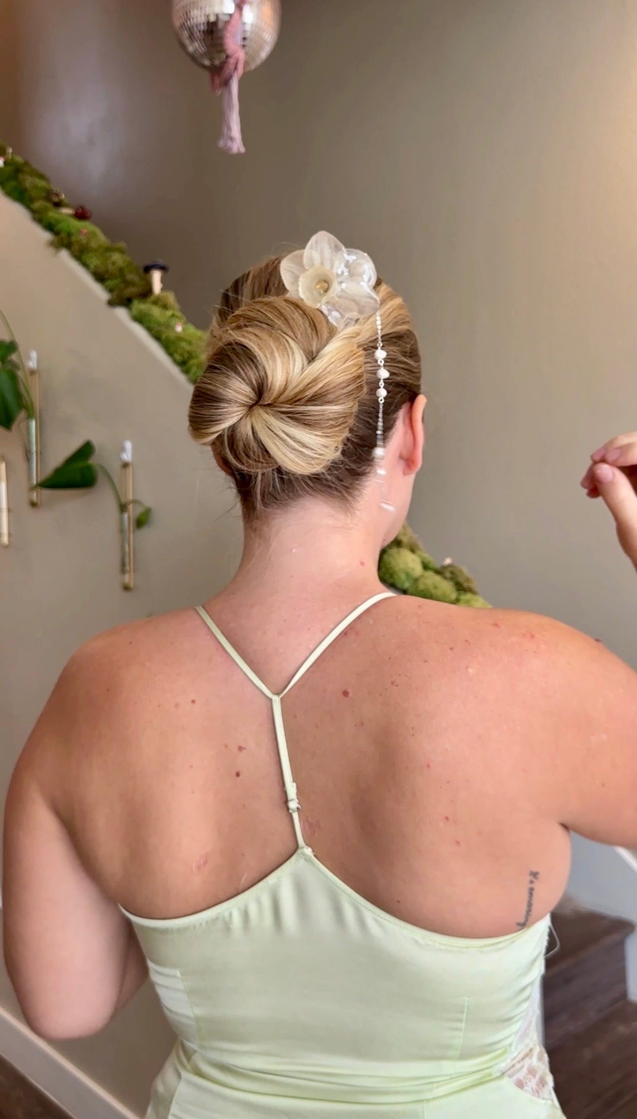 White Daffodil French Pin