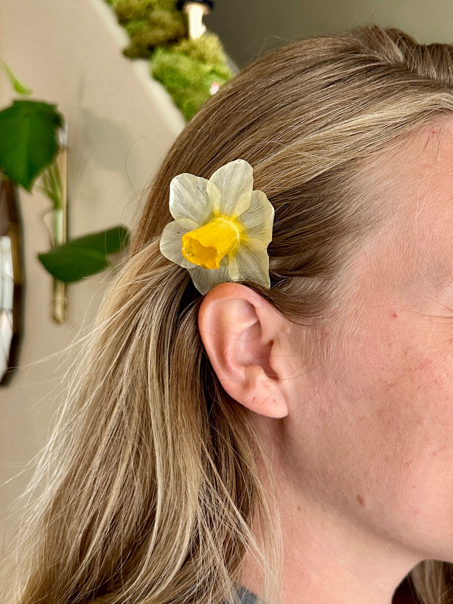 White Daffodil Hair Clip