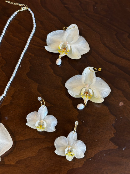 White Orchid Pearl Huggies