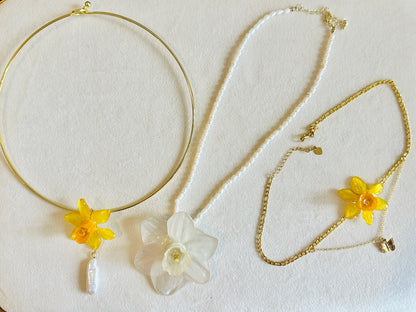 White Daffodil Pearl Necklace